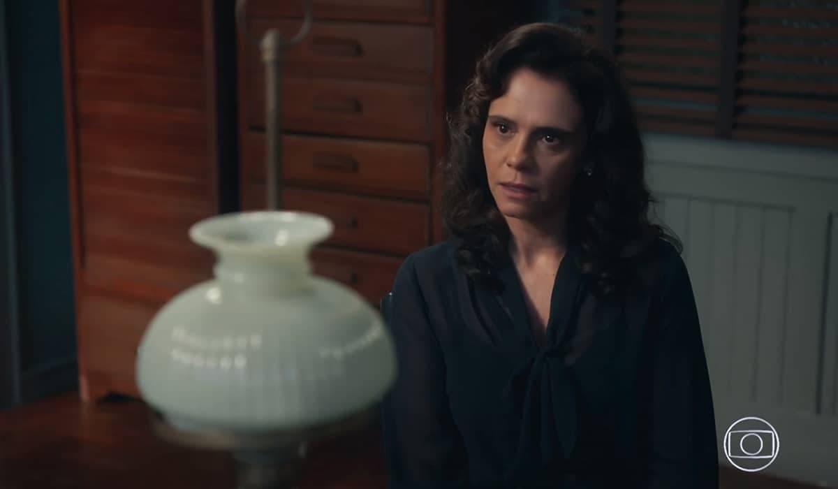 Violeta tem ideia para salvar a fábrica em Além da Ilusão