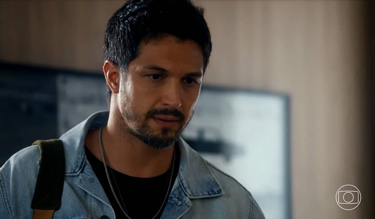 Oto decide se entregar para a polícia em Travessia